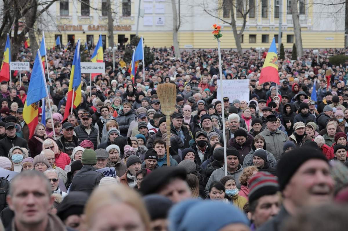 Proteste violente în Chișinău. Se cere demisia Maiei Sandu din funcția de președinte