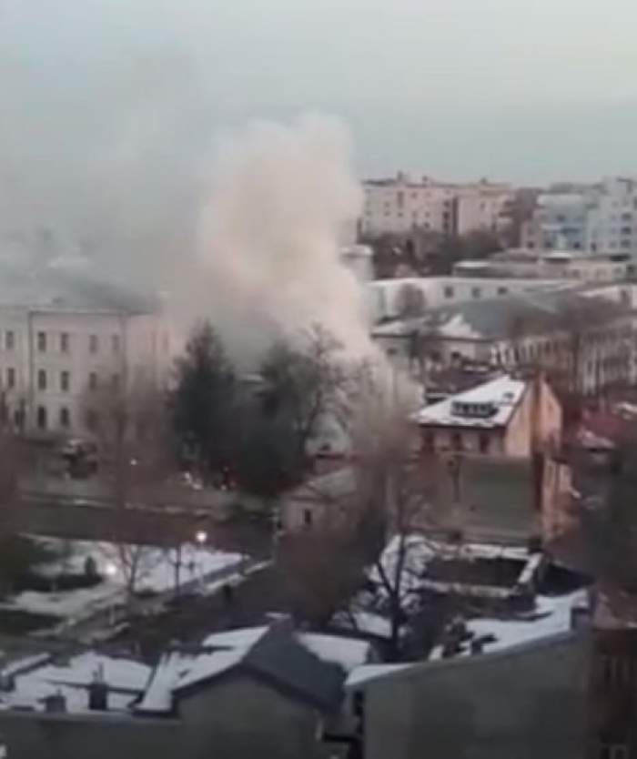 Incendiu de proporții în București. Pompierii acționează cu cinci autospeciale de stingere în apropierea Muzeului Militar Central