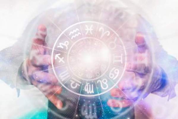 Trei zodii protejate de Univers. Din martie se schimbă destinul pentru acești nativi