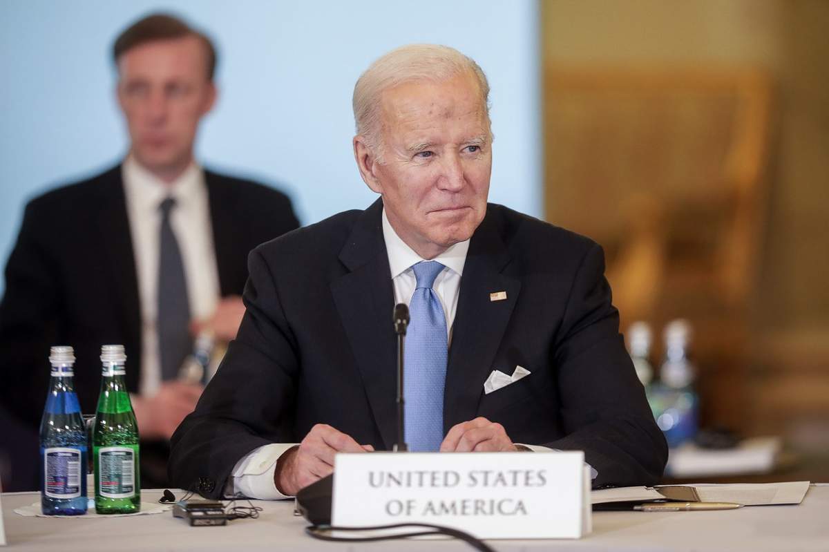 Joe Biden, la Summitul B9 cu cenușă pe frunte