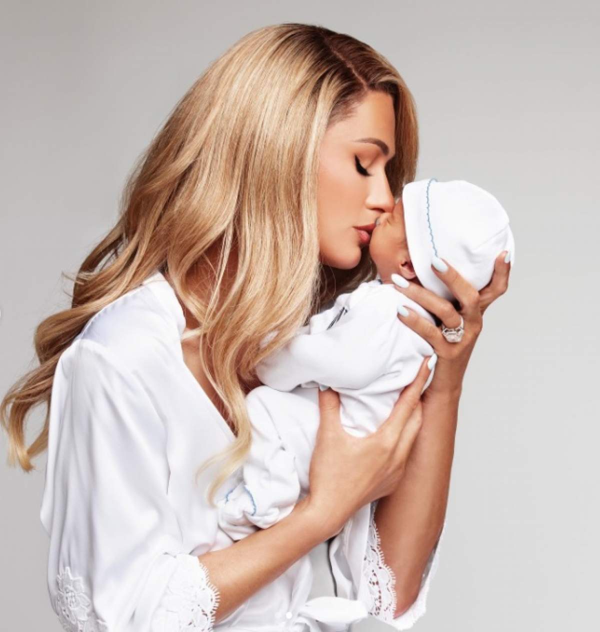 Paris Hilton, primele imagini cu fiul ei. Micuțul a fost născut de o mamă surogat / FOTO