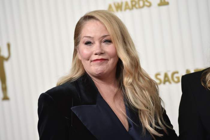 Christina Applegate, la ultima apariție pe covorul roșu. Bastonul ei, o dovadă de curaj