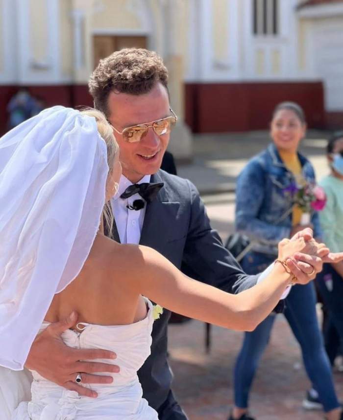 Andreea Bălan și Jean Gavril s-au căsătorit la America Express. Cei doi au fost surprinși în timp ce se sărutau / FOTO