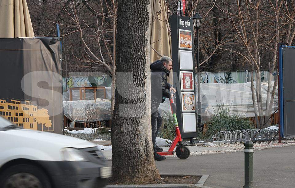 Marius Șumudică Jr. face sacrificii ca să scape de traficul din București. Fiul antrenorului a fost surprins în ipostaze rare / PAPARAZZI