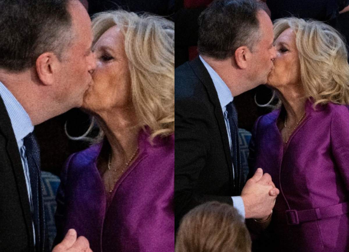 Soția lui Joe Biden l-a sărutat pe gură pe soțul Kamalei Harris. Totul s-a întâmplat la un eveniment public, în timp ce Președintele Americii era așteptat să sosească
