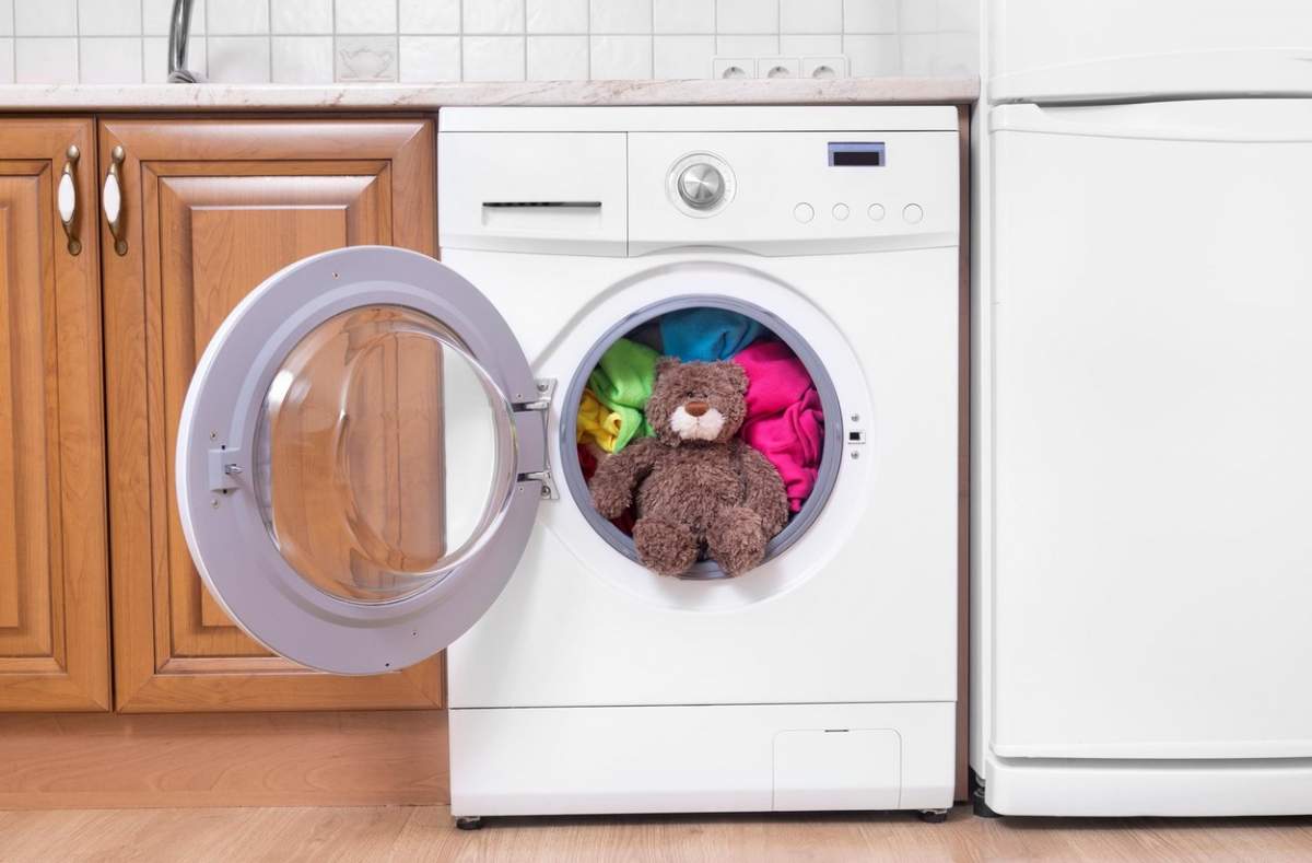 Cum poți reduce zgomotul făcut de mașina de spălat