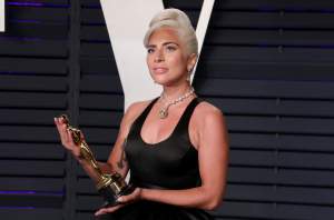 Lady Gaga, nemachiată pe scena de la Gala Premiilor Oscar. Artista i-a uimit pe cei prezenți cu ținuta ei / FOTO