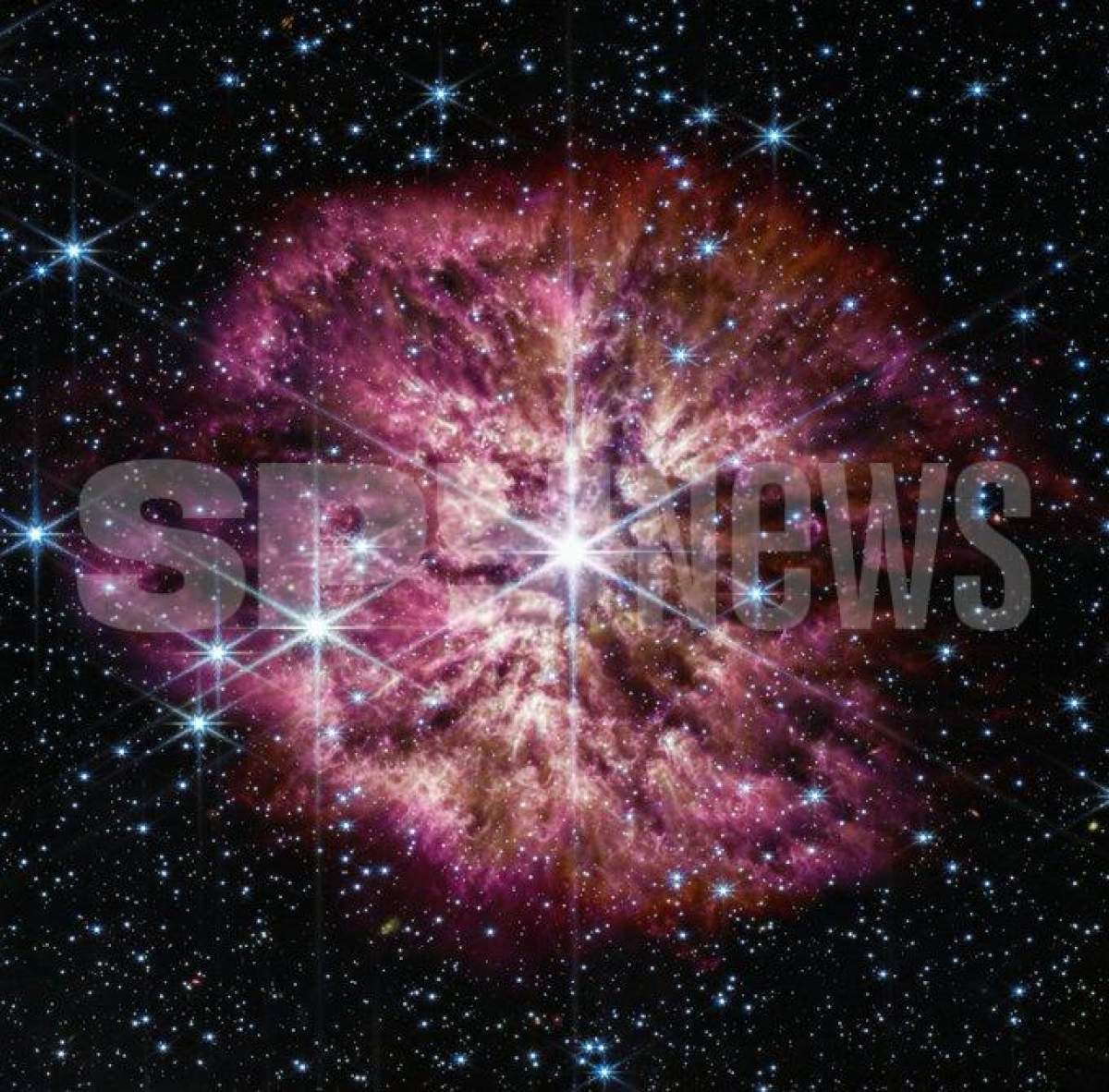 Telescopul spațial James Webb a detectat o stea pe punctul de a exploda. Cum arată imaginile capturate de Observatorul spațial
