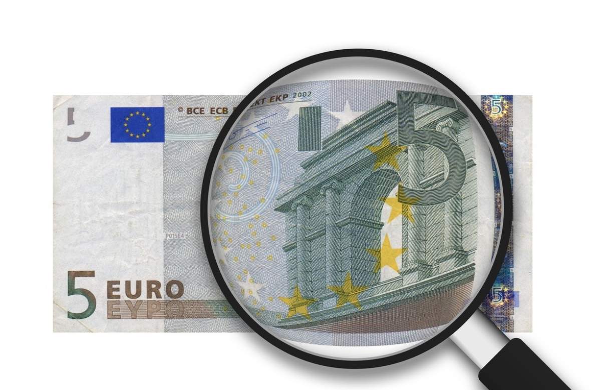 Bancnota de 5 euro care valorează o mică avere. Ce caracteristici unice are și cu ce preț se vinde pe internet
