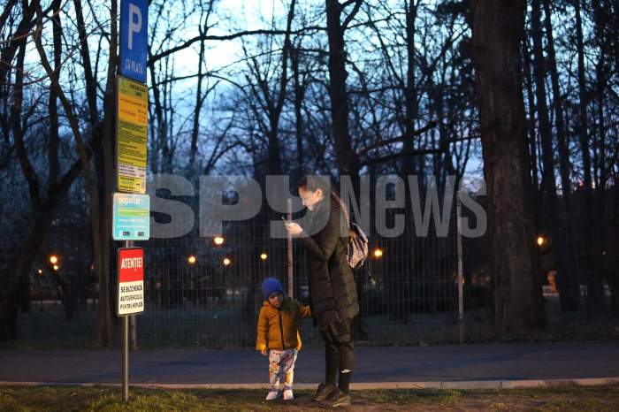 Dovada că soția lui Edward Iordănescu se descurcă singură, indiferent de situație. Cum a fost surprinsă Arabella, împreună cu fiica sa / PAPARAZZI