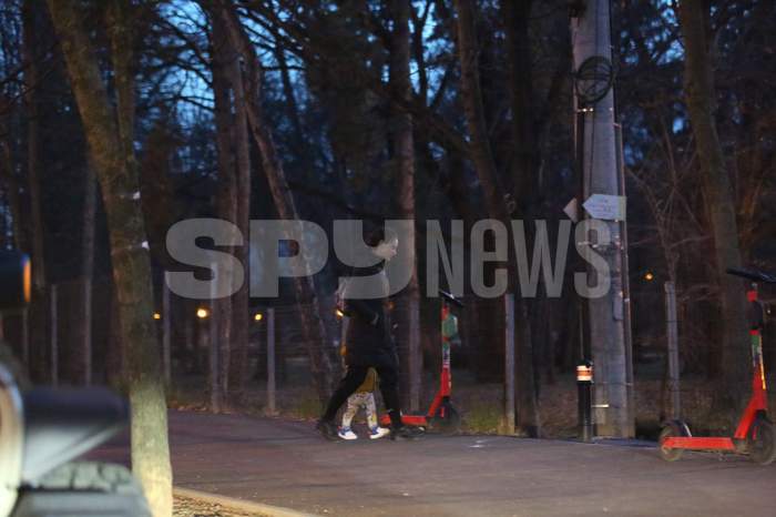 Dovada că soția lui Edward Iordănescu se descurcă singură, indiferent de situație. Cum a fost surprinsă Arabella, împreună cu fiica sa / PAPARAZZI