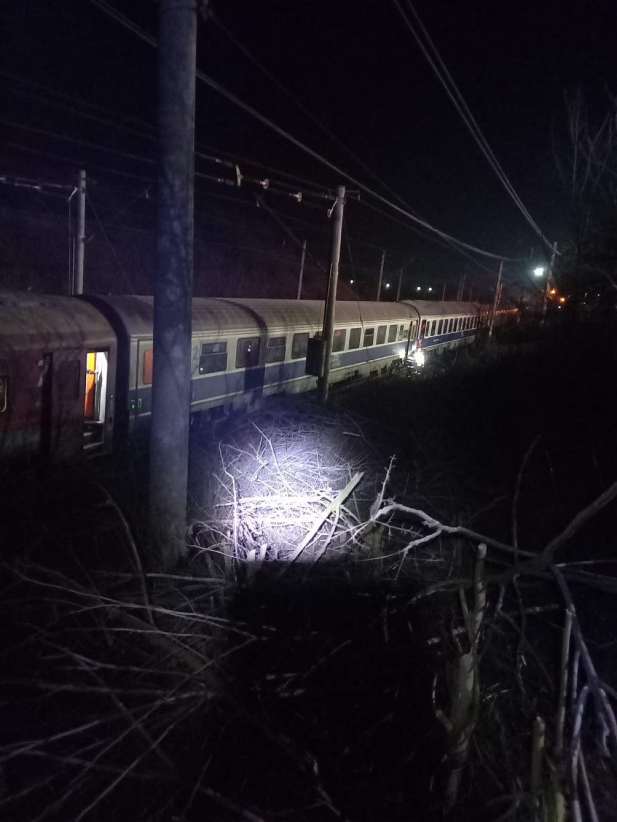 Mecanicul trenului de călători care a lovit un marfar, în Teleorman, a fost reținut pentru 24 de ore