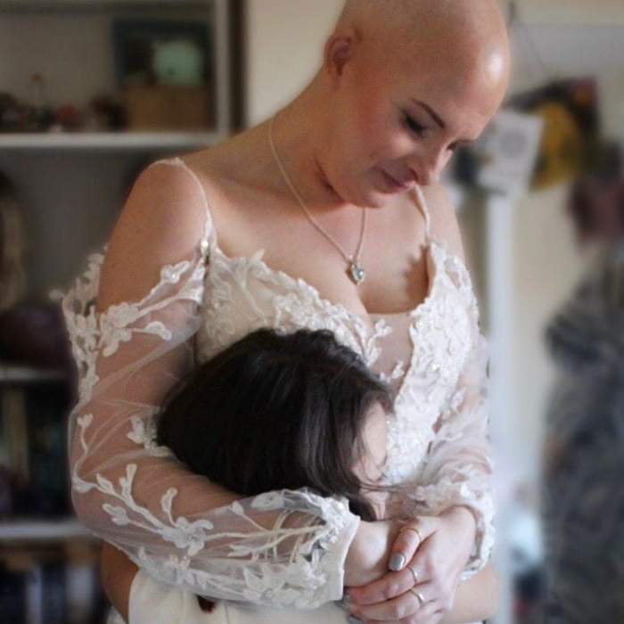 Ce dorință a avut o femeie cu cancer în fază terminală. A îndeplinit-o cu ajutorul prietenei sale