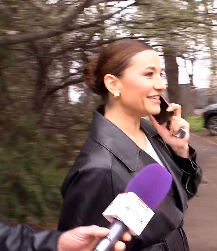 Culmea ironiei! Bianca Drăgușanu și Claudia Pătrășcanu s-au îmbrăcat la fel și și-au făcut aceeași coafură astăzi la Tribunal / VIDEO
