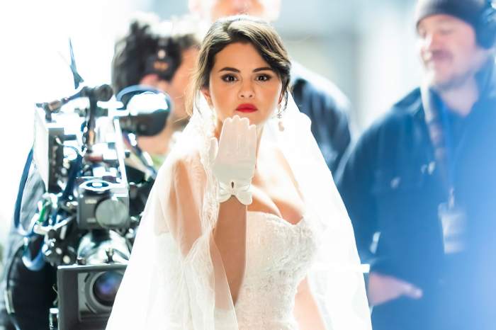 Selena Gomez, în rochie de mireasă! Vedeta s-a afișat la brațul unul celebru actor / FOTO