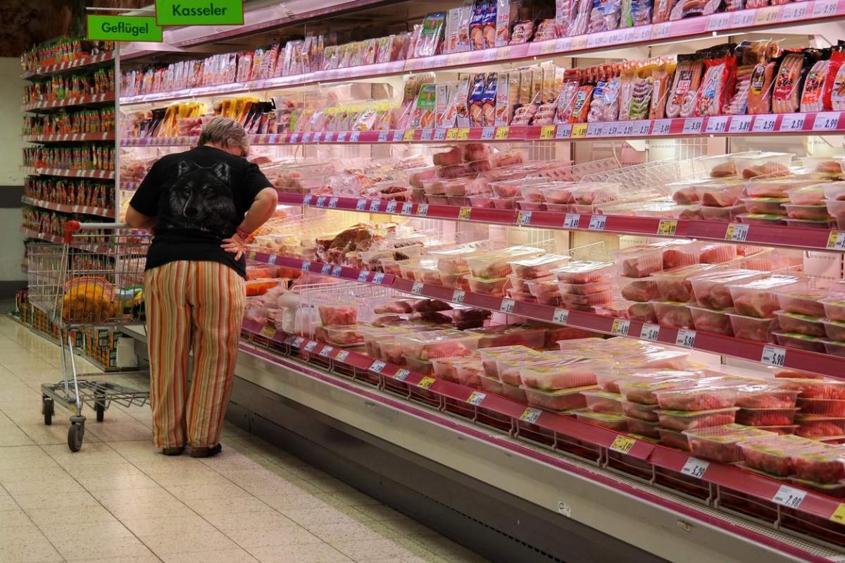 De unde provine carnea de porc din Kaufland. Detaliul de pe etichetă la care trebuie să fii atent