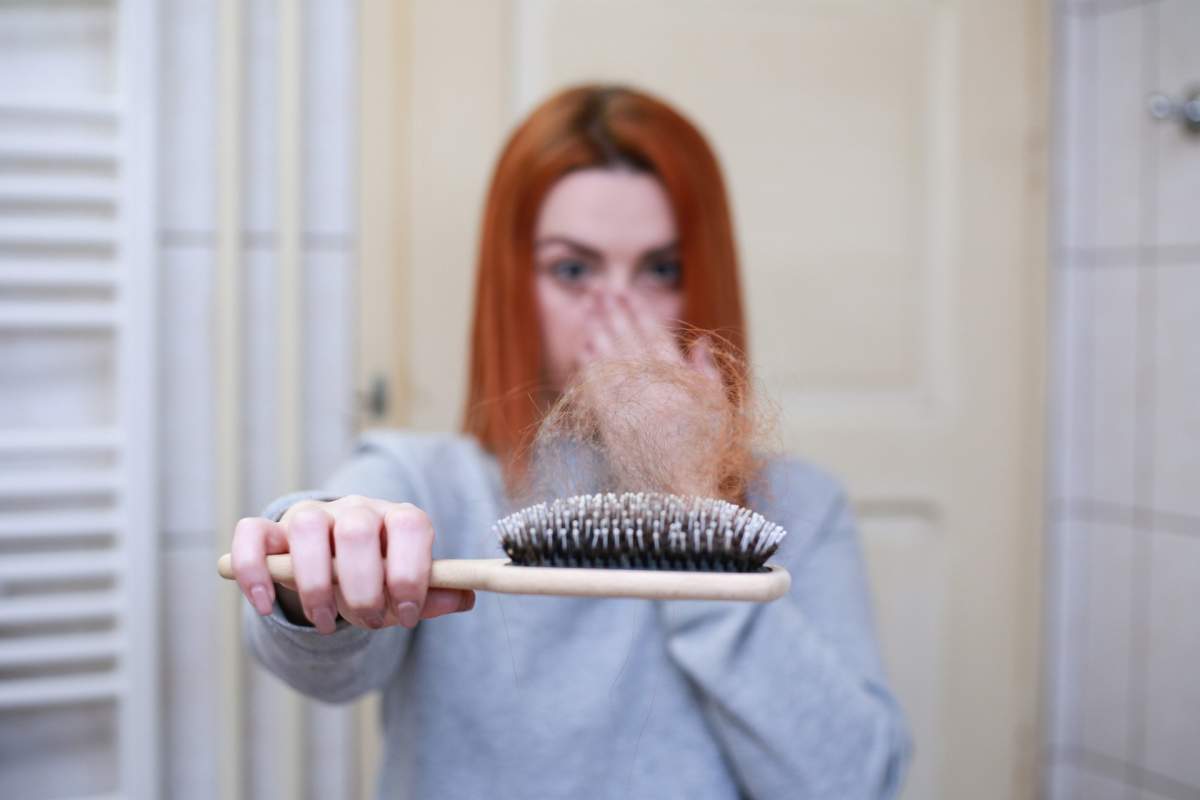 De ce femeile se confruntă cu căderea părului primăvara. Ce sfaturi au oferit specialiștii