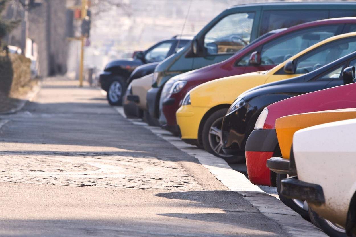 Maşinile pe benzină, motorină şi hibride, interzise