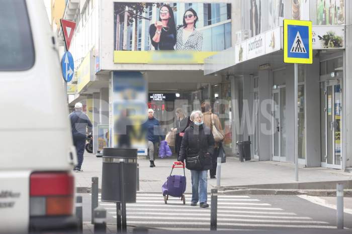 Amalia Enache nu are pretenții când vine vorba de haine! Prezentatoarea face cumpărături de oriunde, chiar și de la magazinele de mâna a doua / PAPARAZZI