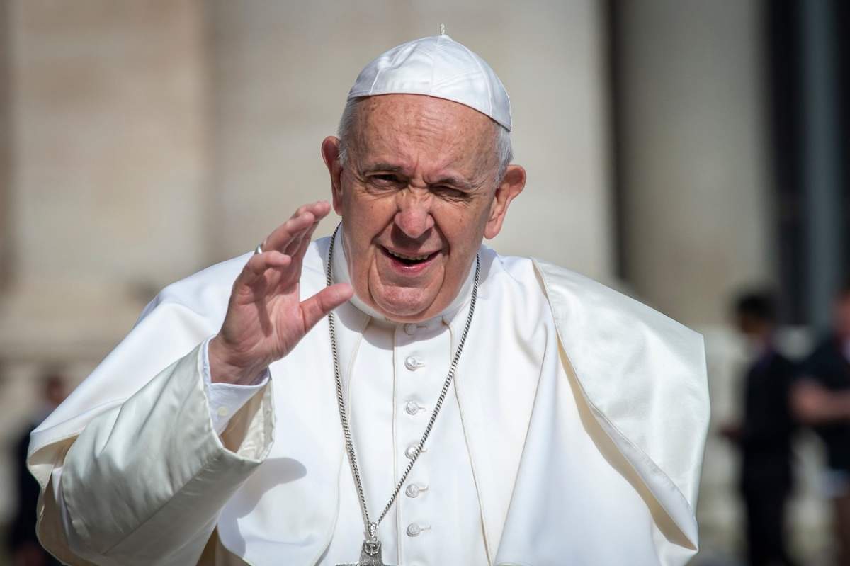 Papa Francisc, pe mâinile medicilor