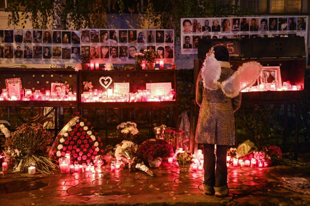 fotografii și lumânări pentru victimele Colectiv