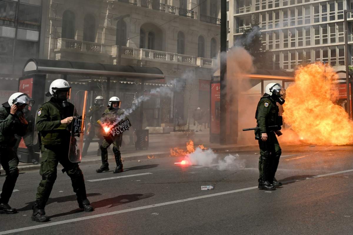 poliția din Grecia în timpul protestelor
