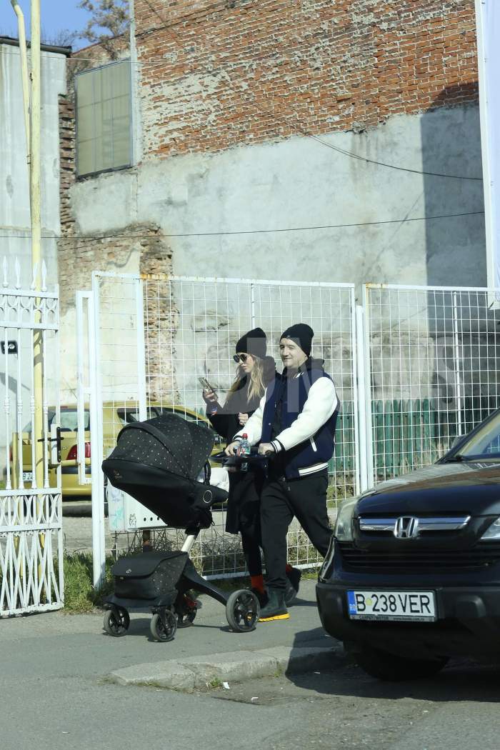 Imagini rare cu nepotul lui Gigi Becali și soția sa, alături de copil. Cum au fost surprinși Lucian și Iulia Florescu / PAPARAZZI