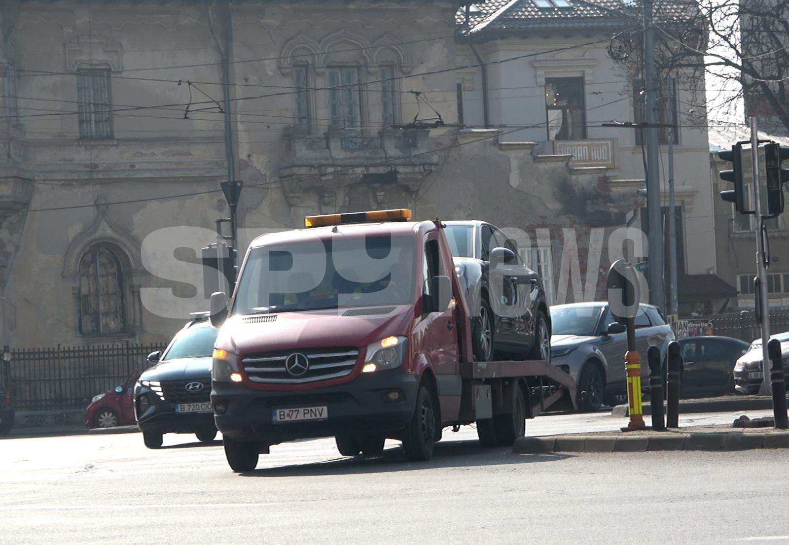 Luminița, soția lui Gică Popescu, probleme uriașe în trafic. Bolidul ei a fost luat pe sus / PAPARAZZI