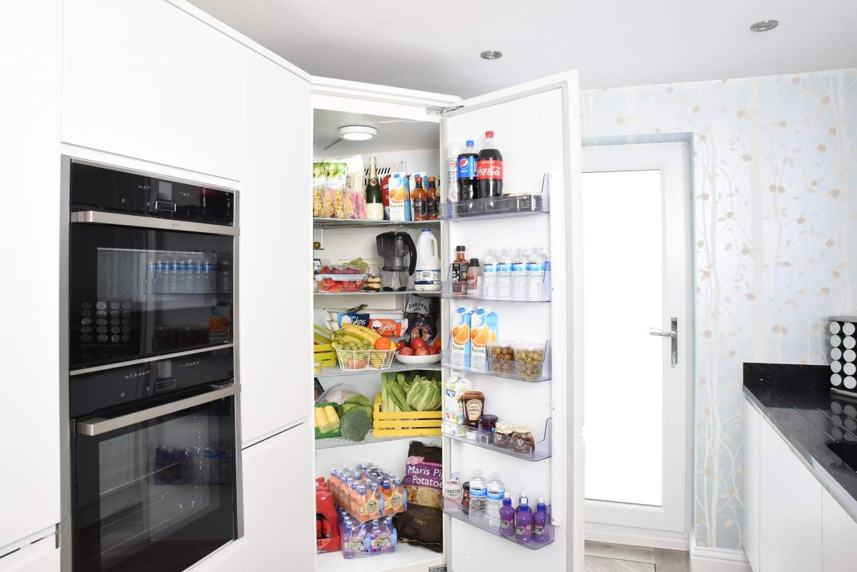 Cum să economisești la factura de curent cu ajutorul frigiderului. Ce temperatură trebuie să setezi pentru alimente