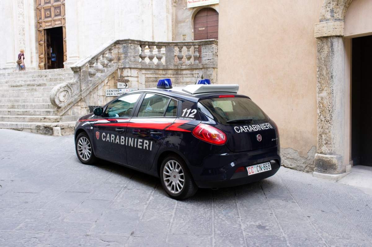 Mașină de carabinieri