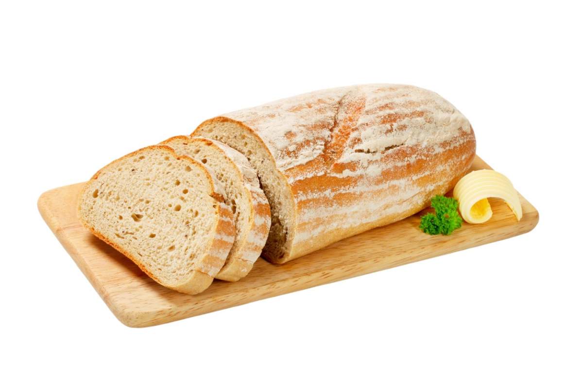 O pâine pe o bucată de lemn