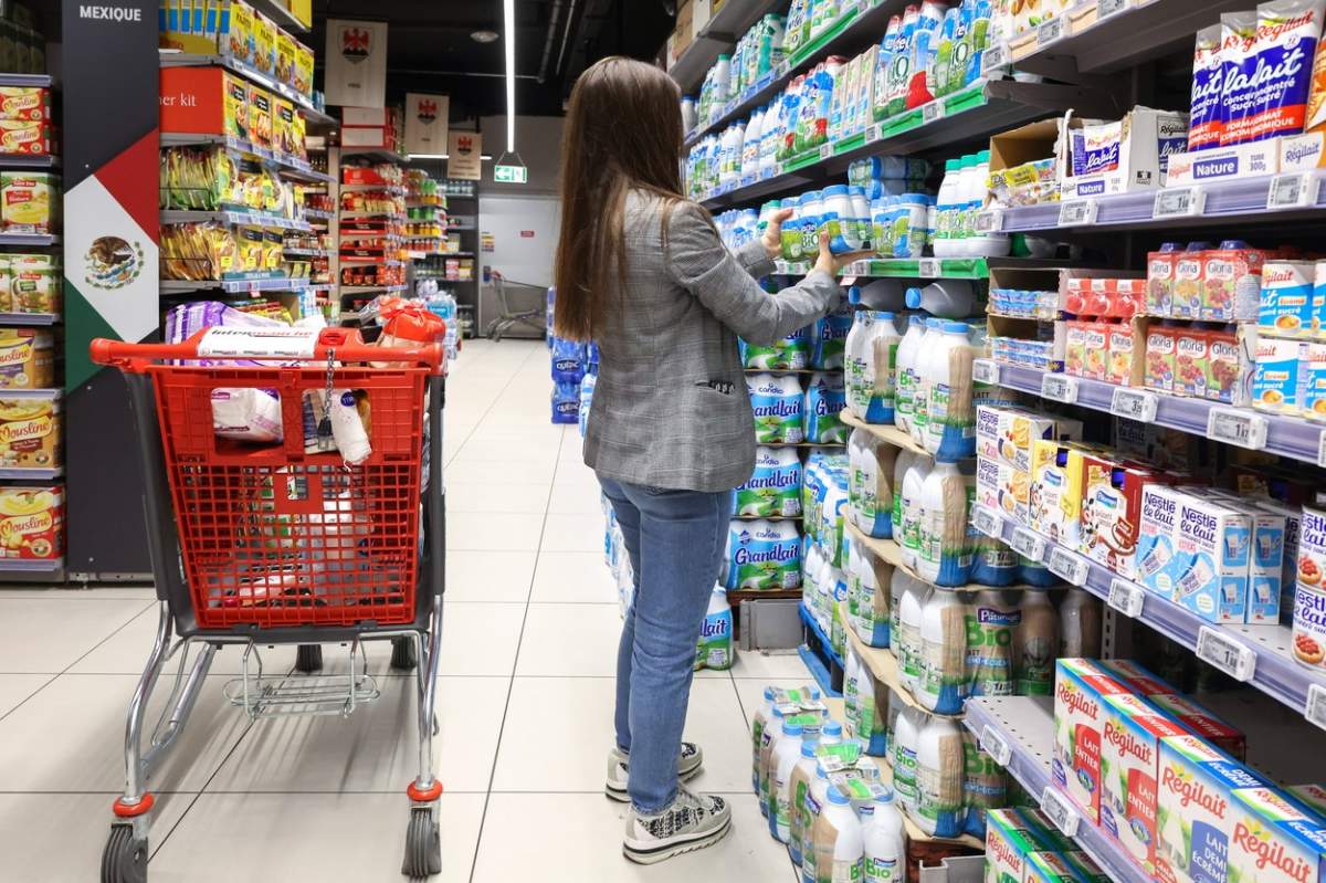 Vești bune pentru români! Scade prețul laptelui. Declarațiile făcute de reprezentanții Consiliului Concurenței