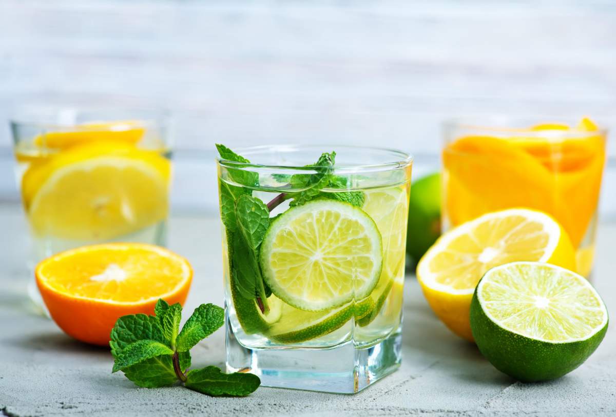 Cinci băuturi rapide care te ajută să îți detoxifici organismul. Cum să scapi de kilogramele în plus