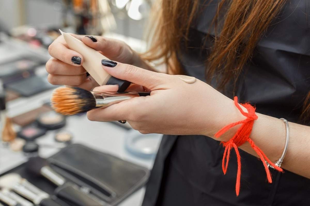 De ce nu este bine să folosești testerele din magazinele de make-up. Greșeala care te pune în pericol
