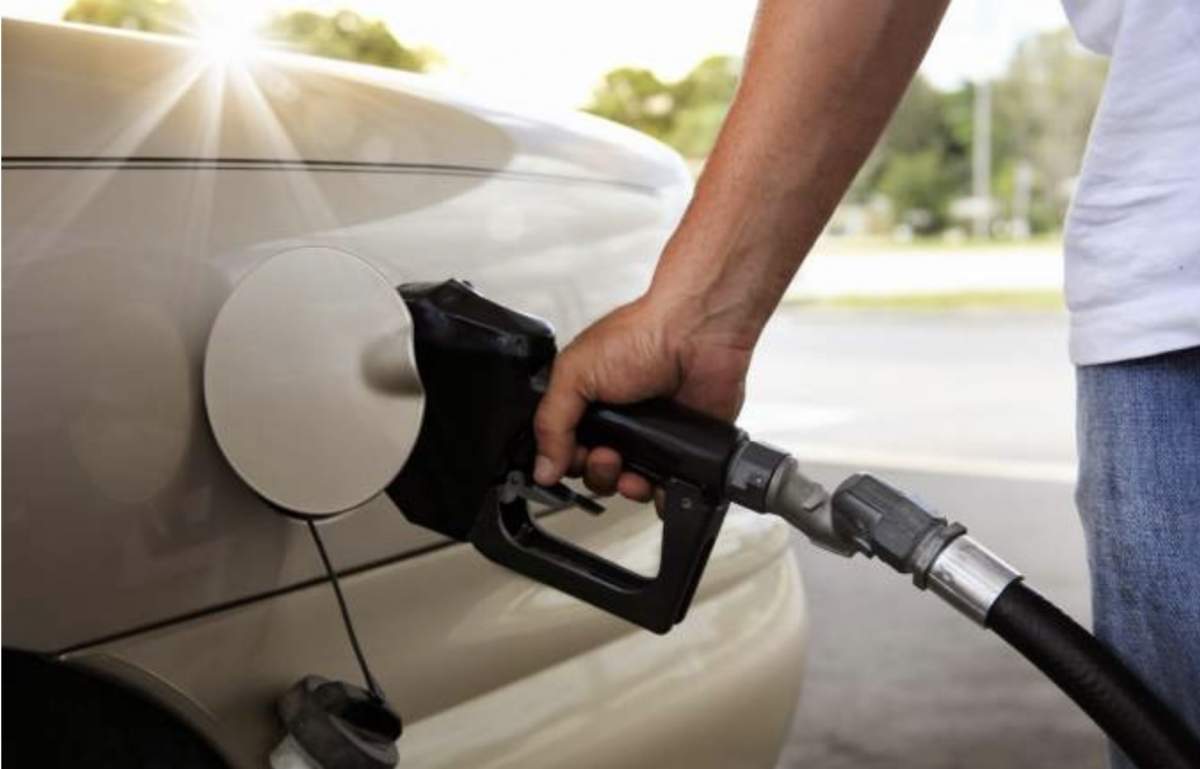 Carburantul, din ce în ce mai ieftin, în România! Care este prețul unui litru de benzină și motorină, astăzi, 24 aprilie 2023