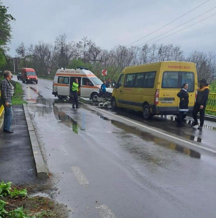 Accident grav în Buzău! Un microbuz cu copiii s-a izbit puternic de un autoturism. A fost activat Planul Roșu / FOTO