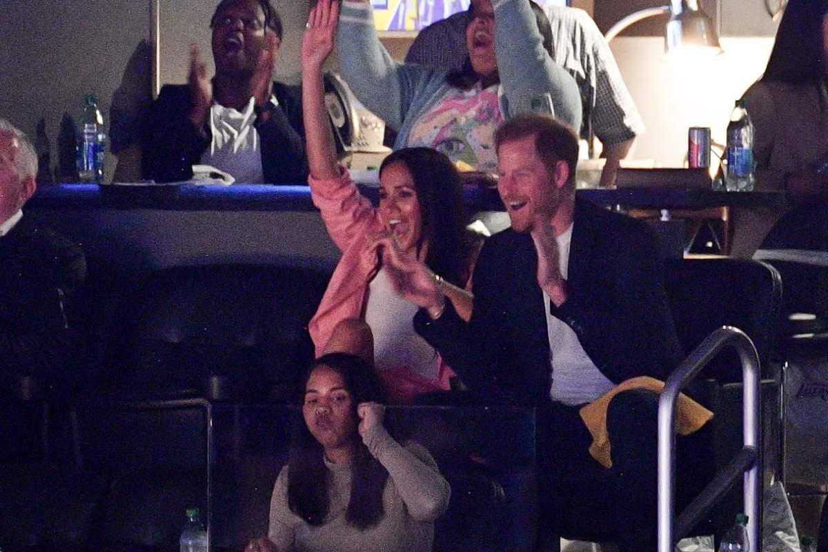 Meghan Markle și Prințul Harry, surprinși la meciul celor de la Lakers. Ce detaliu au observat fanii