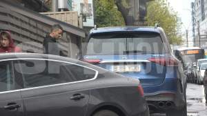 Constantin Budescu "driblează" în trafic ca pe terenul de fotbal. Cum a fost surprins jucătorul de la Petrolul / PAPARAZZI