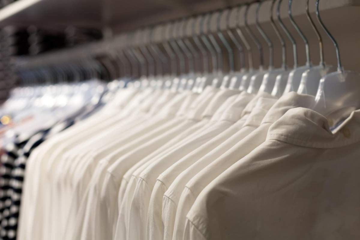 Cum poți să elimini petele de transpirație de pe haine