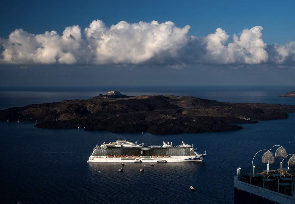 Specialiștii trag semnal de alarmă! Cea mai frumoasă și vizitată insulă grecească stă pe un vulcan activ care oricând poate să erupă