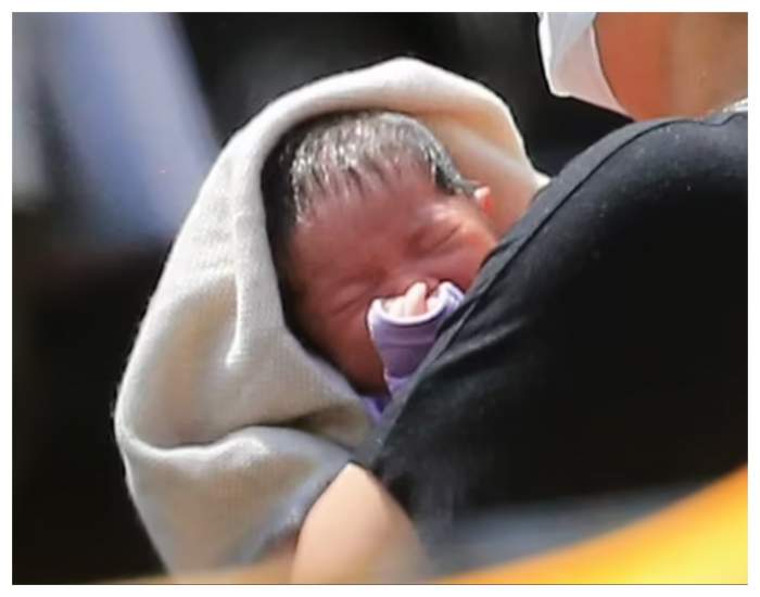Primele imagini cu bebelușul lui Robert De Niro. Copilul a apărut în brațe la mama sa, Tiffany Chen