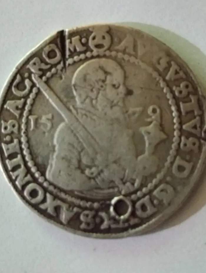 Moneda care se vinde cu 6.000 de lei pe OLX. Este veche din anul 1579. Mulți colecționari o caută / FOTO