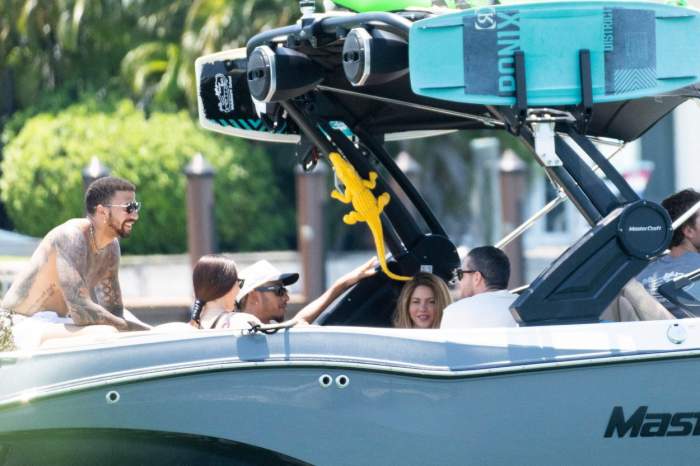 Shakira, cucerită de Lewis Hamilton? Cei doi au fost surprinși din nou împreună, de data aceasta pe un yacht / FOTO