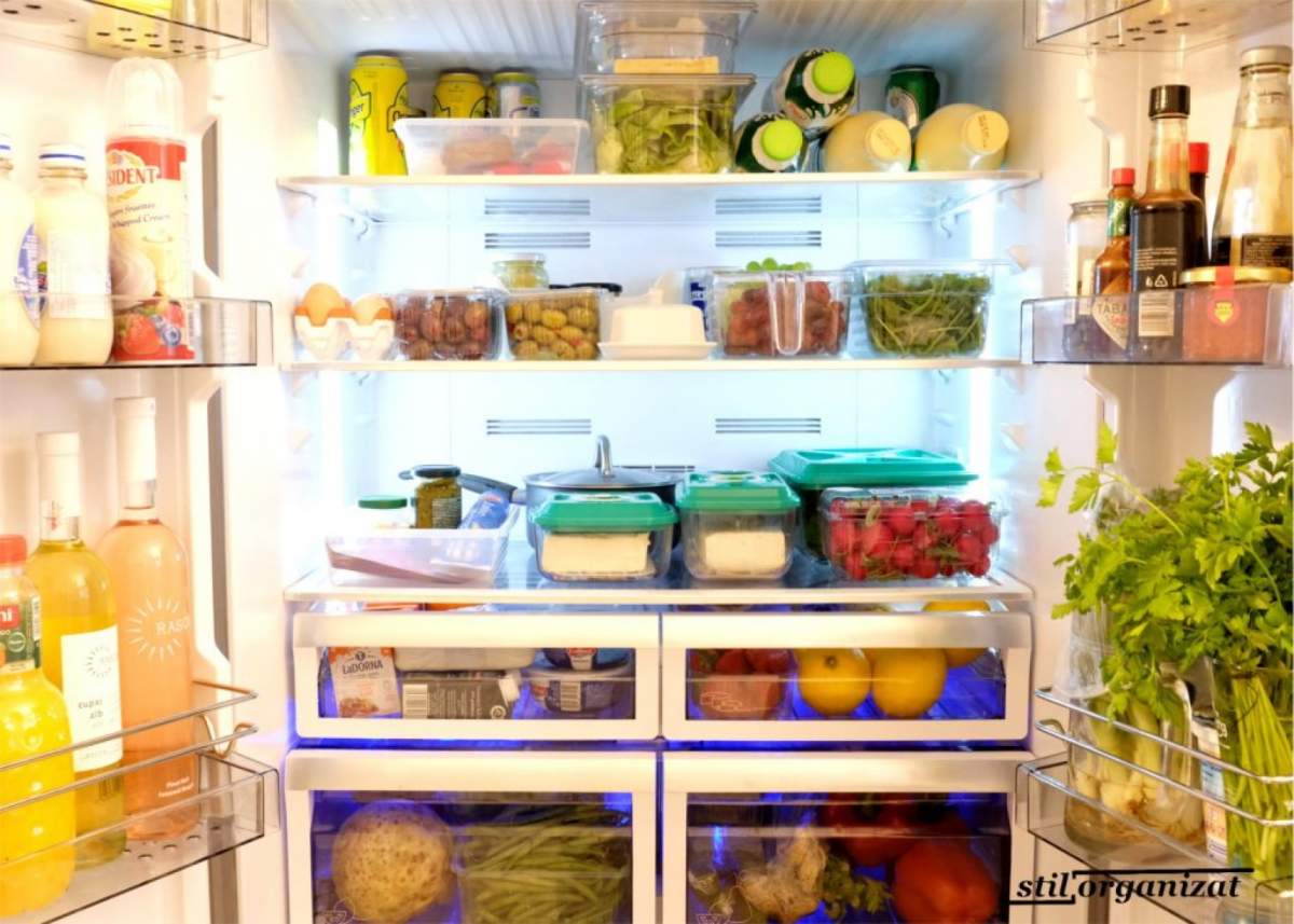 De ce nu e bine să ții alimentele în ambalaje de plastic în frigider. Pericolul la care te expui
