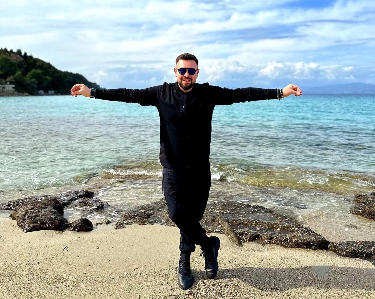 Mihalis își organizează vacanțele din timp pentru a fi mai ieftine. Mihalis