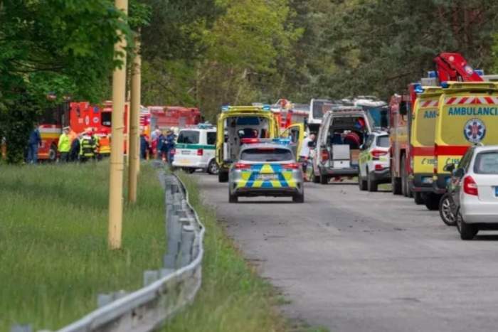 Accident cumplit în Slovacia, provocat de un român. O persoană a murit și alte 59 au fost rănite / FOTO