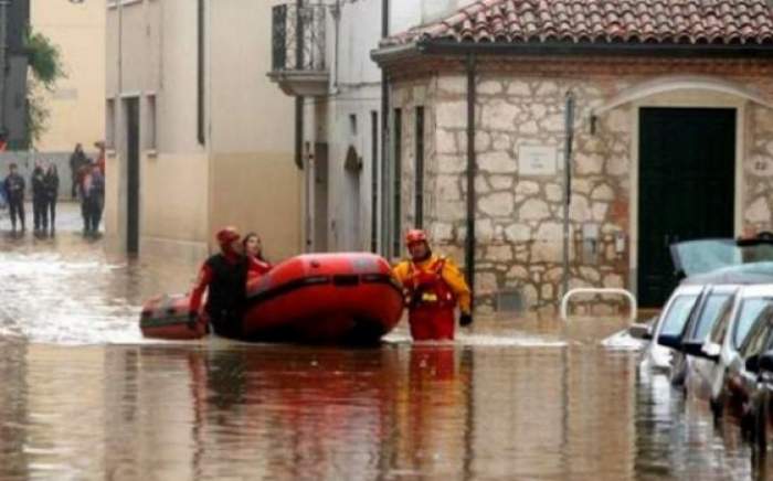 Ciclonul Mediteranean a făcut prăpăd în Italia! Mașinile au fost luate de viituri și școlile au fost închise în țara unde se află cei mai mulți români