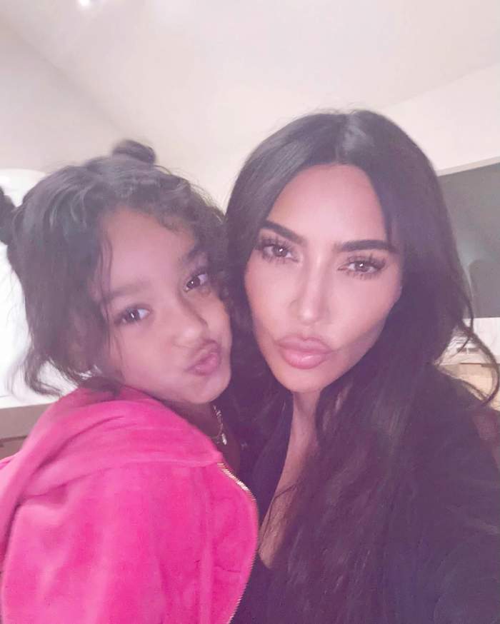 Kim Kardashian adoarme plângând din cauza copiilor. Vedeta s-a declarat copleșită de creșterea micuților de una singură