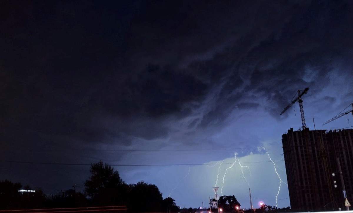 Anunț meteo de ultim moment! Cod roşu de ploi în mai multe ţări din Europa