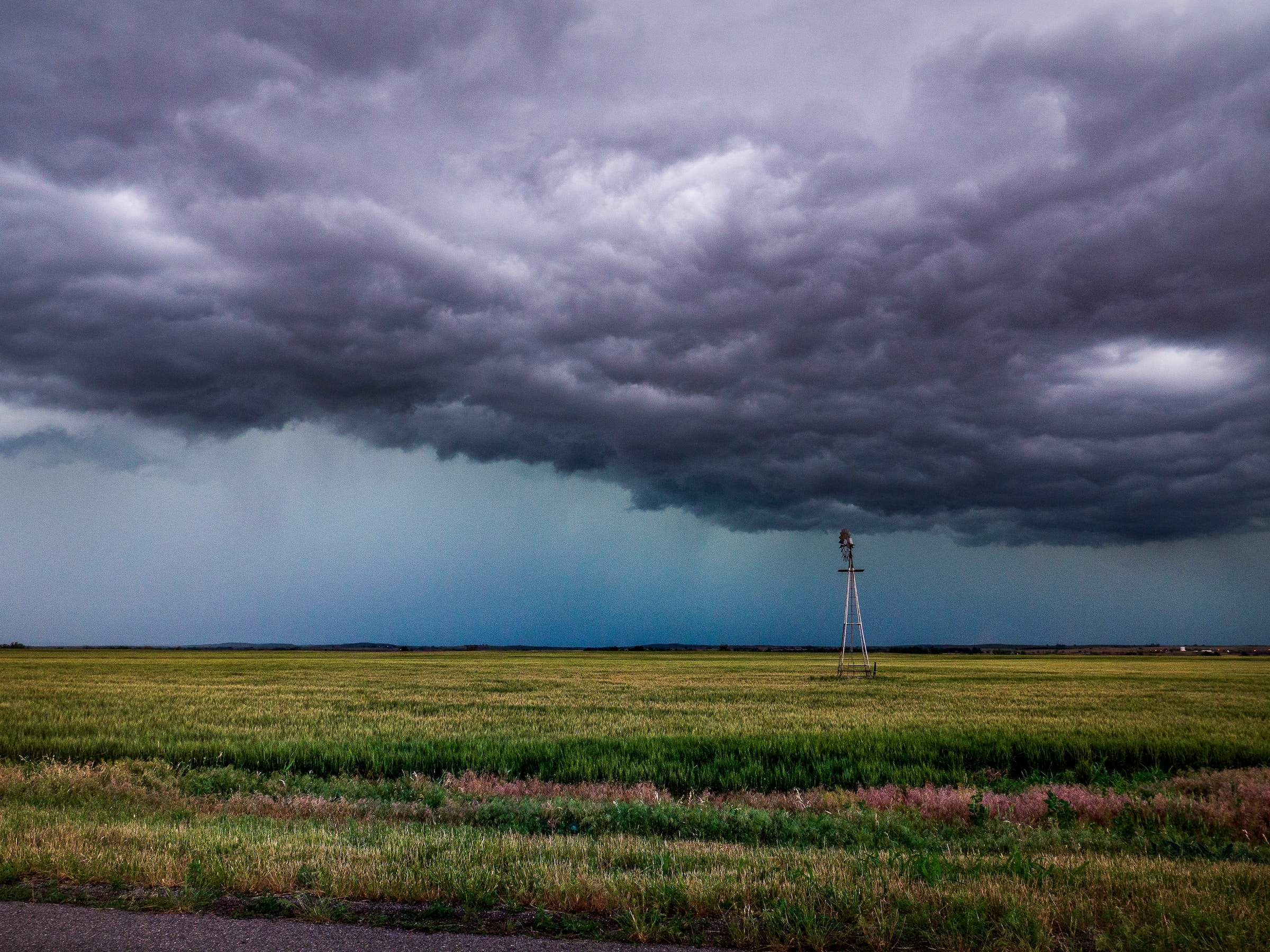 Progonza meteo a fost actualizată! Zonele din România sub atenționare de vreme rea. Urmează ploi torențiale: ”Mesajul este valabil pentru...”